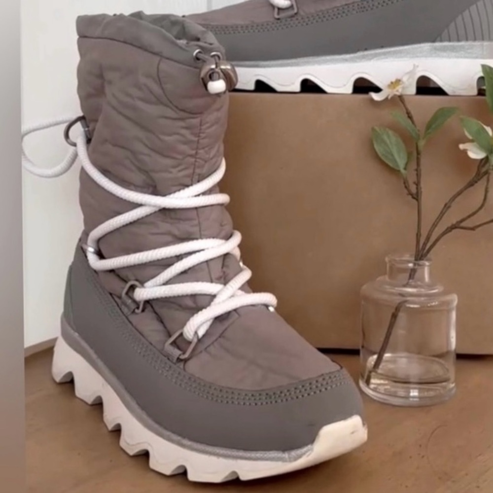 Sorel Gray and White Winter Rain Boots